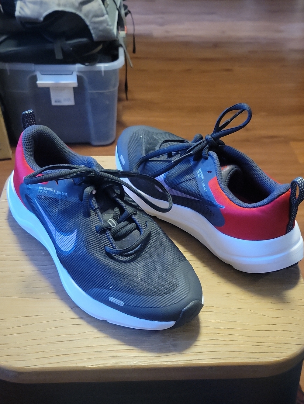 Nike Kids Black and Red Low-Top Sneakers